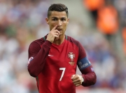 九游体育官方入口-银箭破晓，王者制胜，梅赛德斯力克索伯车队的唯一瞬间，维斯塔潘的关键一击