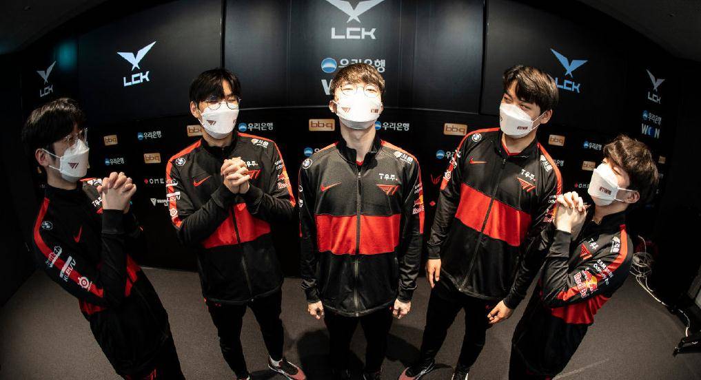 BRO绝杀LGD，Canyon单局斩获MVP激烈交锋四强赛，技惊四座的简单介绍