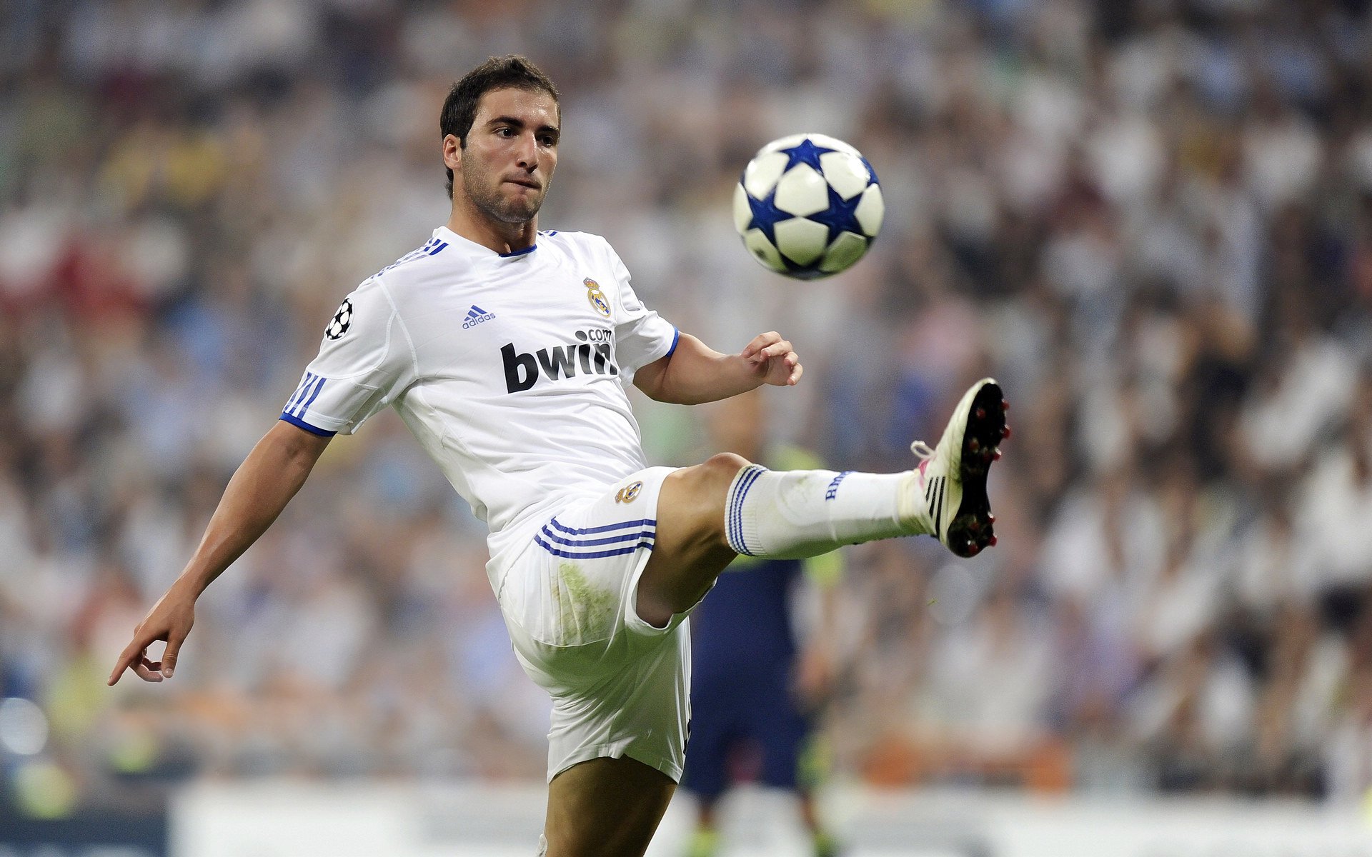 法比尼奥的领袖之光与苏格兰的绝杀之夜，足球场上的唯一性瞬间