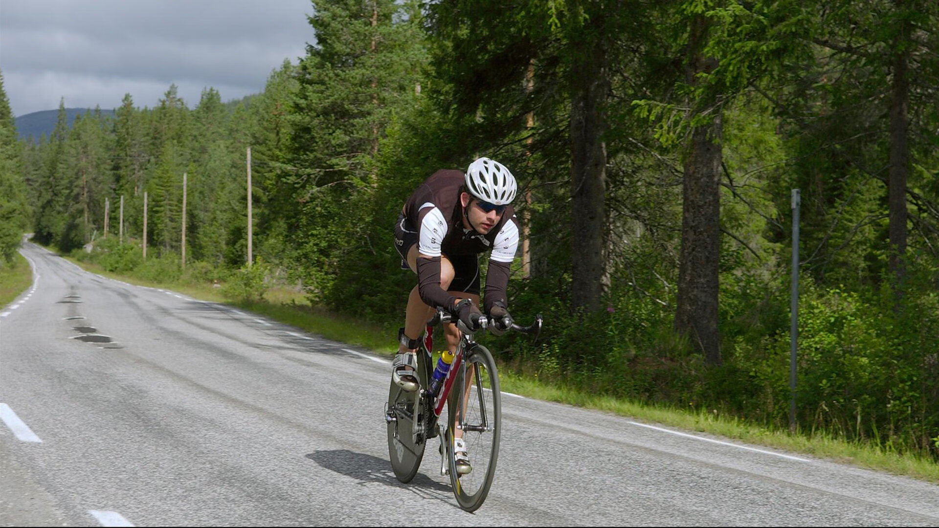 舞台越大越强！卡马文加闪耀多特蒙德狂胜巴拉圭之战